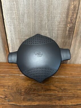 Pampered Chef 2 QT Micro Steamer Cooking Pot w/ Locking Lid in Black